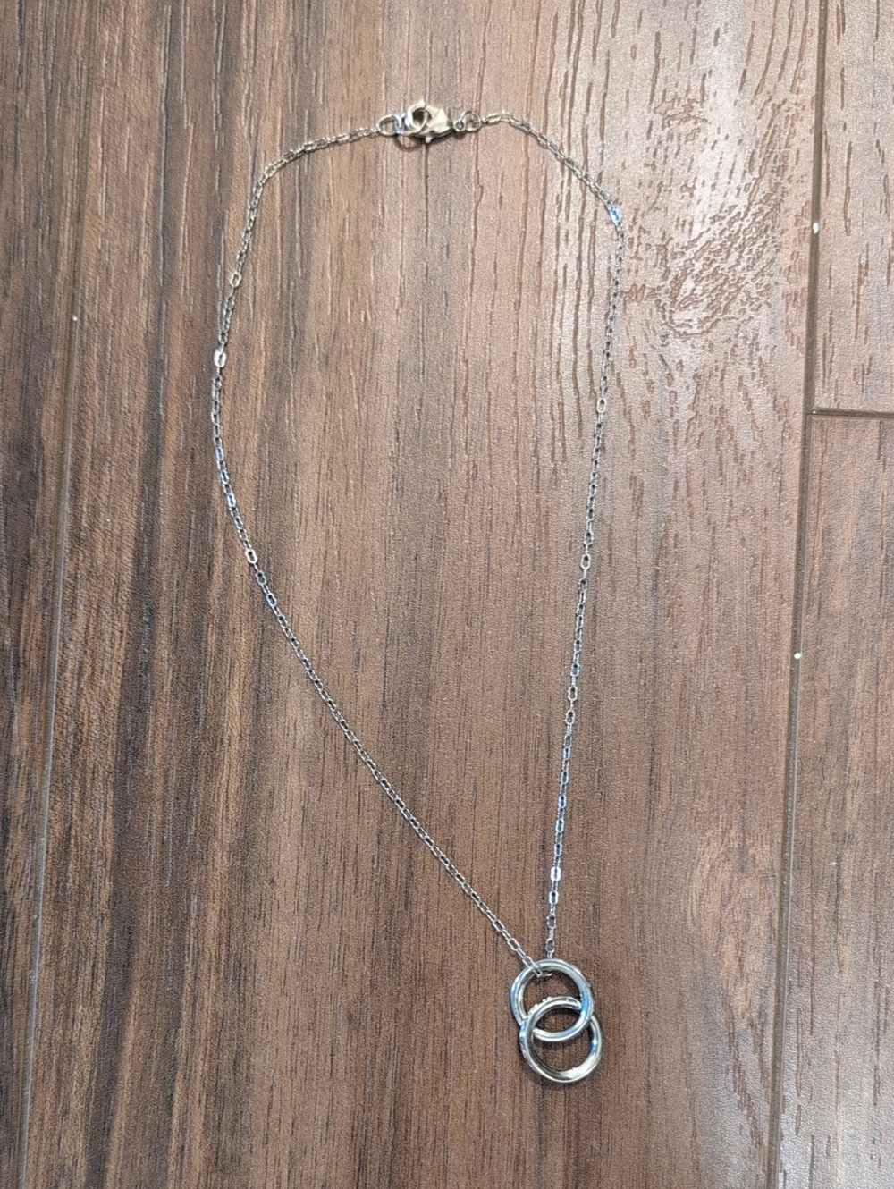 New Silver Interlocking Circle Necklace - Silver 16" Chain